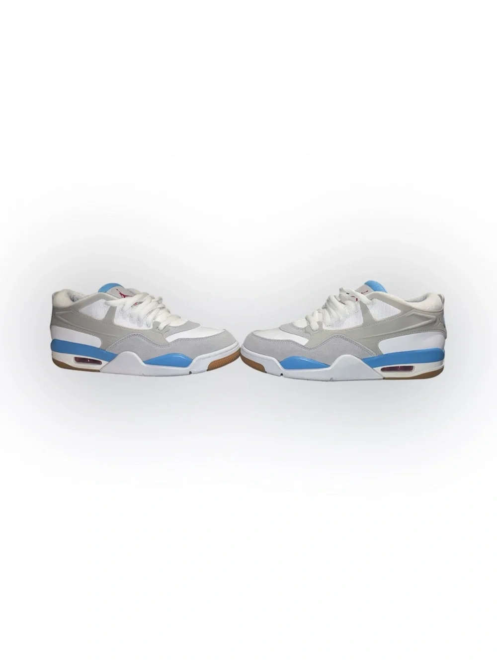 Nike Low-Top Sneakers in White, Light Blue & Gum